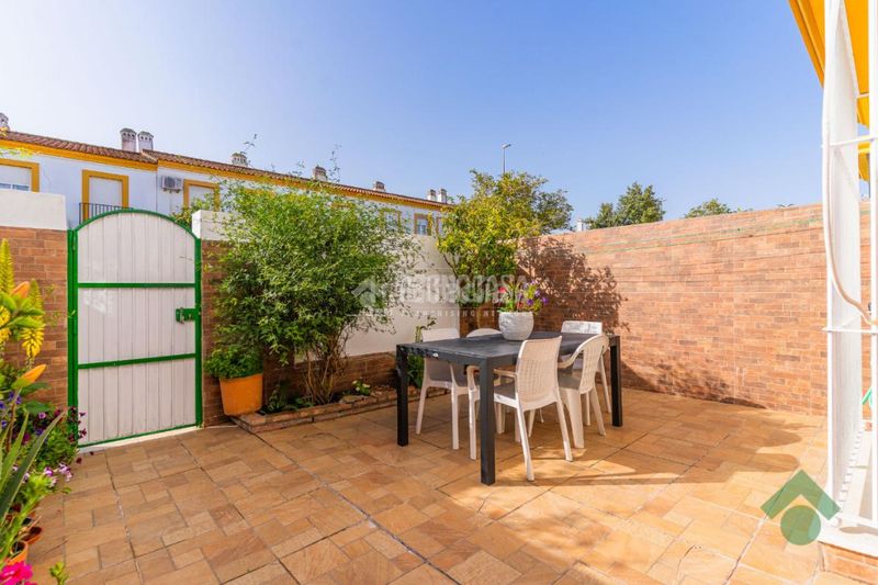 Foto d0a0819f-7484-494b-9ef1-bd9e8a4025e5. Casa aparellada amb aparcament a Las Canteras Puerto Real