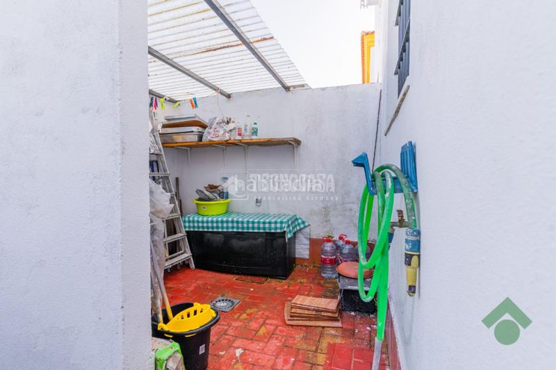 Foto e60b3b21-3d6c-4727-8c83-ba9fafb1f4ba. Casa aparellada amb aparcament a Las Canteras Puerto Real