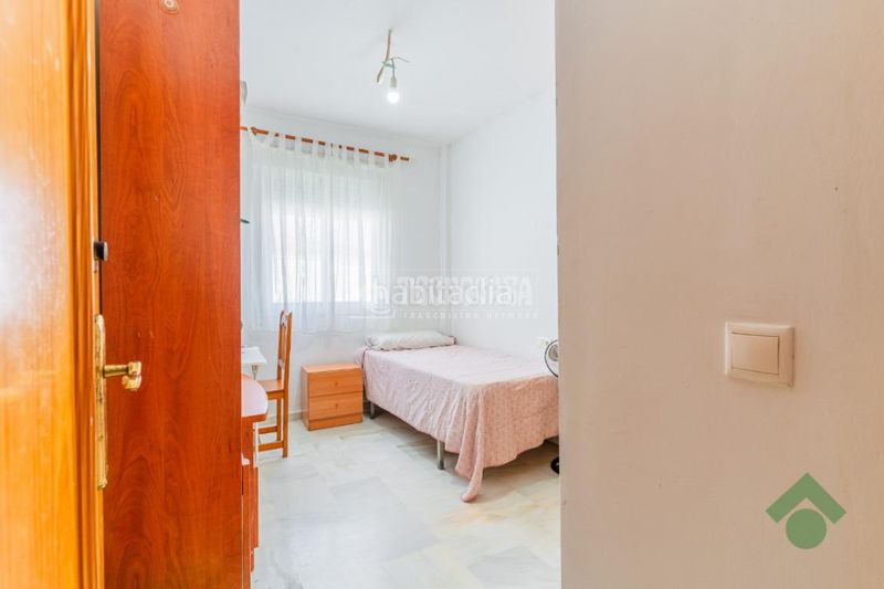 Foto f9843a51-785b-4048-86c1-6829ff9cdd00. Casa aparellada amb aparcament a Las Canteras Puerto Real