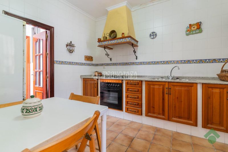 Foto b15074f3-5d10-409a-bdad-eb95415d78bc. Casa aparellada a Centro Puerto Real