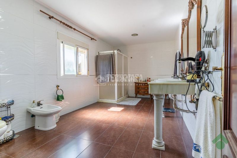 Foto ed5c9e35-8392-4726-84f2-f3d538f6f4fb. Masia amb aparcament piscina a Las Canteras Puerto Real