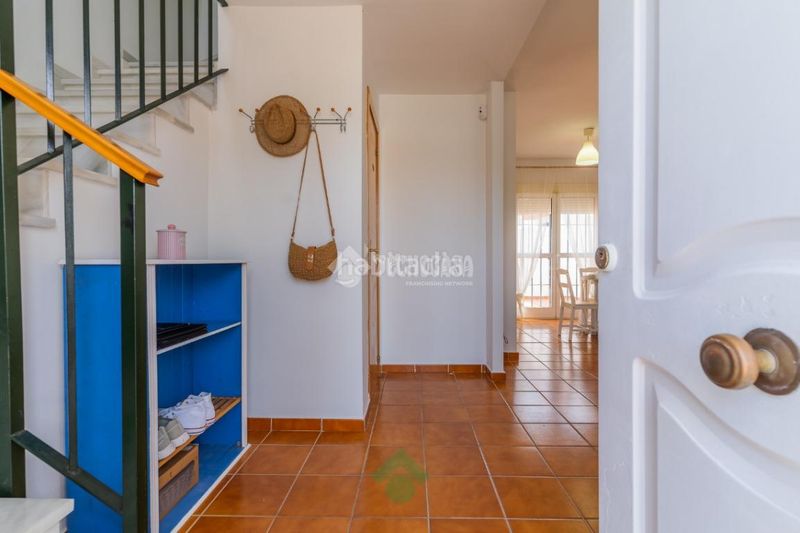 Foto 9b994bde-d6f7-4294-8b50-f8843213239a. Casa aparellada amb aparcament a Las Canteras Puerto Real