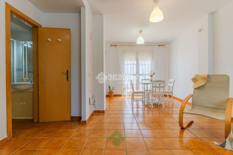 Foto d1fa0a95-13ee-4bd1-9fc4-901202236b49. Casa aparellada amb aparcament a Las Canteras Puerto Real