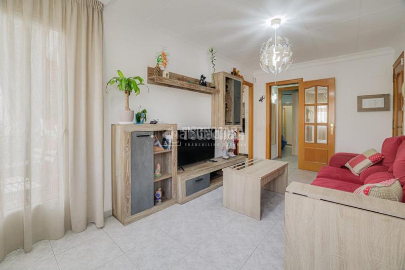 Foto 37ab8c69-24df-46bb-a291-cd166c0126bc. Flat with heating in Ca n'Anglada Terrassa