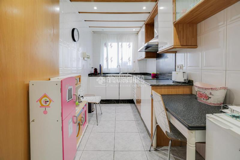 Foto 3d2b2692-70a9-407a-99b0-ca70d0b7866b. Flat with heating in Ca n'Anglada Terrassa