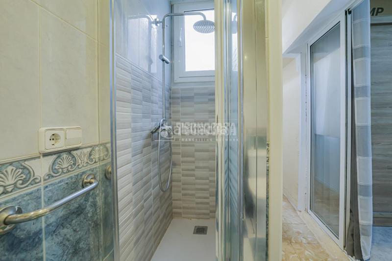 Foto fca4978d-fb89-43a3-b1dd-fa0d4fd67b5a. Flat with heating in Ca n'Anglada Terrassa