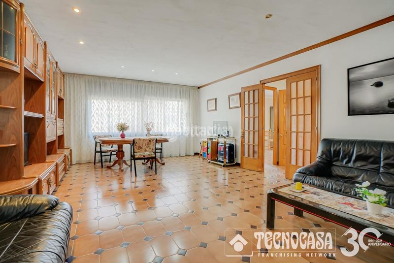 Foto c8284974-b136-4c0b-83cc-31d311685fe1. Casa aparellada a Barri del Centre Terrassa