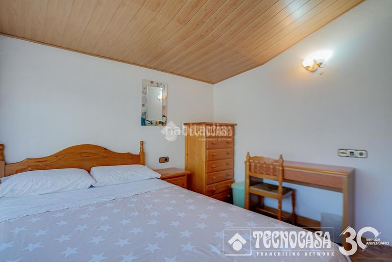 Foto c8dc431b-12a4-4e5e-8333-cb818e078f4a. Casa aparellada a Barri del Centre Terrassa
