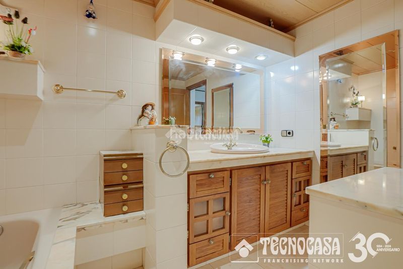 Foto e8e8c699-fab9-4728-bcc7-43f5216fd5e2. Casa aparellada a Barri del Centre Terrassa