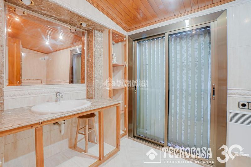 Foto f28dd219-1629-4bed-9f31-b85e3b03e999. Casa aparellada a Barri del Centre Terrassa
