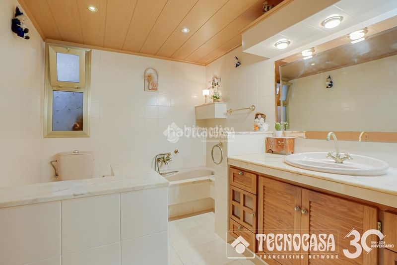 Foto f6704afa-123d-44d8-a05b-d663694a876c. Casa aparellada a Barri del Centre Terrassa