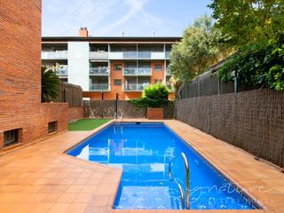 Pis  Calle salvat-papasseit. Fantástico piso de grandes dimensiones con terraza y zona comuni