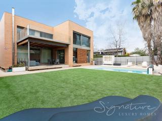 Haus in Calle ferran soldevila s/n. Lujosa villa con piscina y jardín privado en larxiu sant cugat