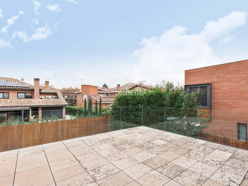 Foto ef2d2b1a-3c81-4d73-a739-e5d1f45b84a5. Casa amb calefacció aparcament piscina a Arxiu Sant Cugat del Vallès