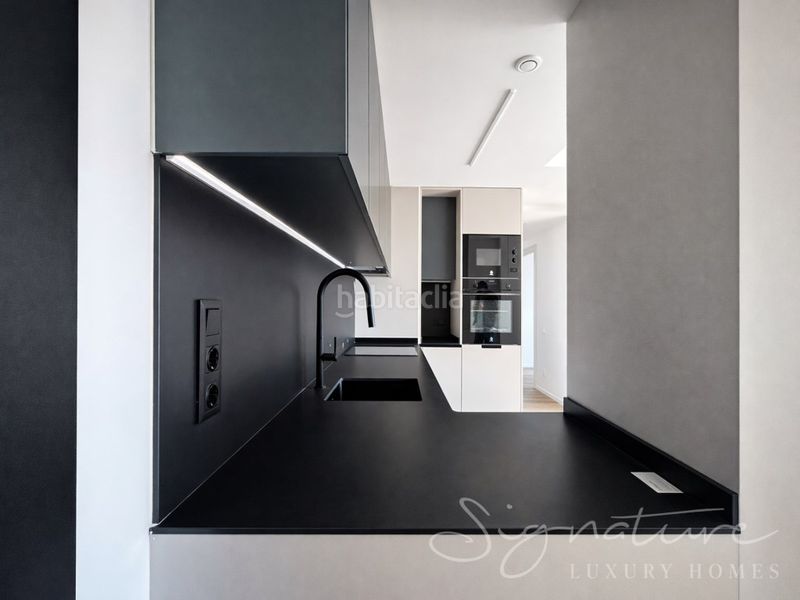 Foto c8bd11eb-f105-4a18-9071-a720ab1fcffe. Rent flat with parking pool in Abrera