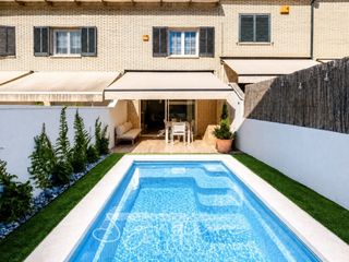 Casa adosada  Calle roda de ter. Preciosa adosada completamente reformada con piscina a un paso d