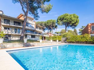 Casa a Avenida mas fuster s/n. Prctica y cmoda vivienda reformada con piscina y jardn en val