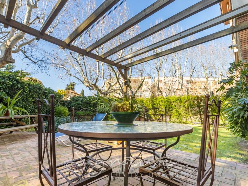 Foto d1675d06-279b-482a-9f0d-cf54f59c3cbc. Lloguer planta baixa amb aparcament piscina a Eixample Sant Cugat del Vallès