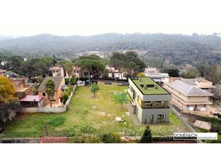 Terrain résidentiel à Avenida mas fuster s/n. Parcela inigualable de 2.048 m2 en la mejor zona de valldoreix s