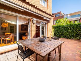 Casa adossada a Camino can minguet s/n. Adosada esquinera con jardín privado a escasos metros de la esta