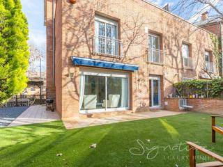 Casa adossada a Calle domenec oristrell. nica y exclusiva vivienda adosada en venta en parc central sant