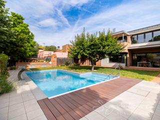 Casa a Calle soria s/n. Fantstica unifamiliar a cuatro vientos con piscina y jardn pri