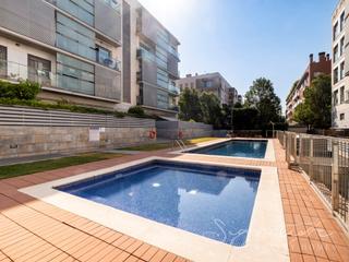 Appartement à Calle avel-lina casadevall 2. Luminoso piso de 3 habitaciones con zona comunitaria, aparcamien
