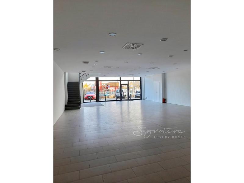 Foto 29848c42-f4b1-4608-83e5-9cafe49bfe78. Location local commercial dans avenida corts catalanes 2 dans Sant Cugat del Vallès