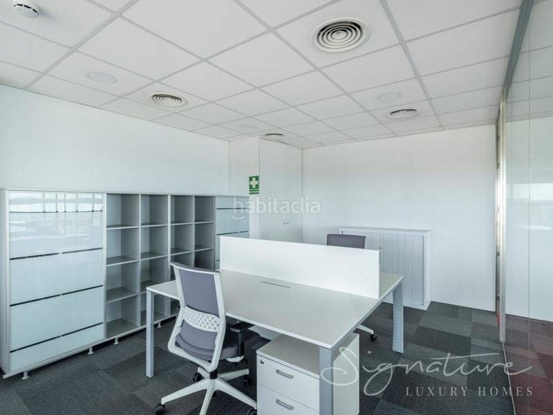 Foto 18f9b976-0375-4450-b1c0-4146842f4cd0. Alquiler oficina en avenida francesc macia de 60 exclusiva oficina en alquiler en torre milenium en Sabadell