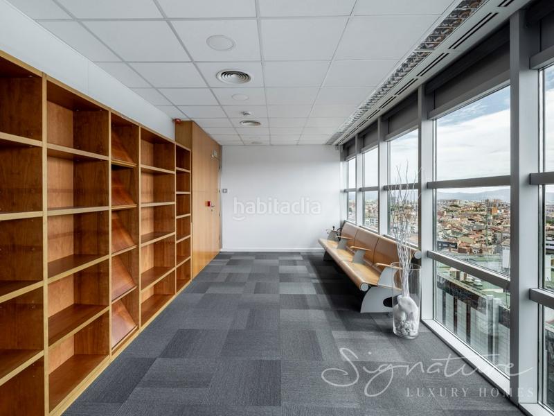 Foto 7092057b-798d-4487-ba94-b44cad8aea73. Alquiler oficina en avenida francesc macia de 60 exclusiva oficina en alquiler en torre milenium en Sabadell