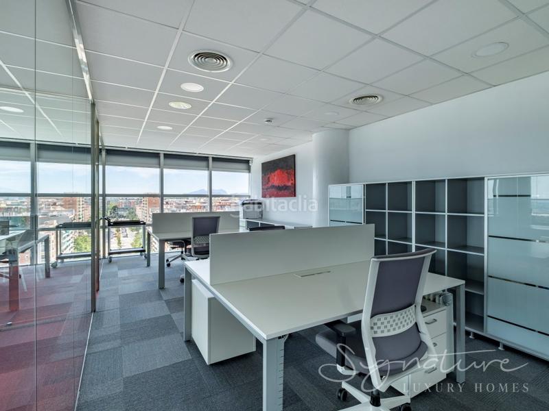 Foto 16ae2c7a-4ea4-4b0a-90dd-89056050f3f0. Rent office space in avenida francesc macia de 60 in Sabadell
