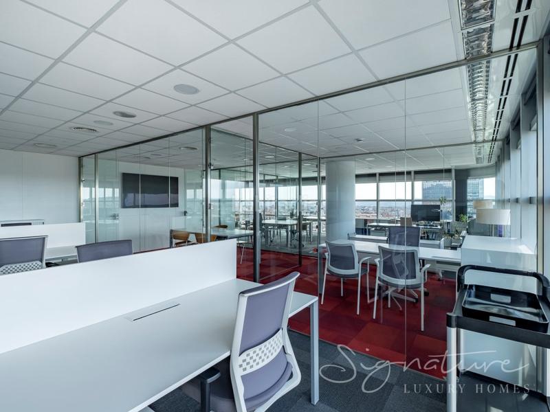 Foto 1ad44a6f-d7e4-40f6-8fb1-3868f984a315. Rent office space in avenida francesc macia de 60 in Sabadell