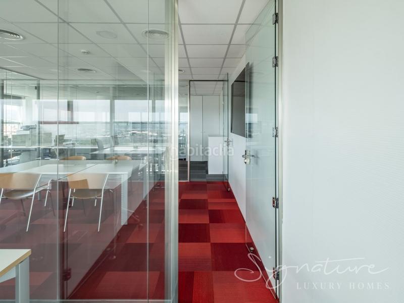 Foto 2cb0af3a-a4f5-4919-9799-59186b67646a. Rent office space in avenida francesc macia de 60 in Sabadell