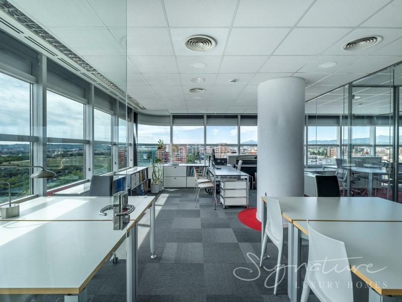 Foto 488371f3-66d2-46ff-be83-9c4a3ba78aa8. Rent office space in avenida francesc macia de 60 in Sabadell