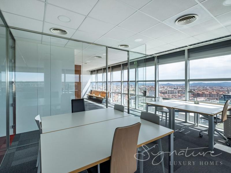 Foto 4dea5f20-f208-41b7-b9fd-a76a9a401403. Rent office space in avenida francesc macia de 60 in Sabadell
