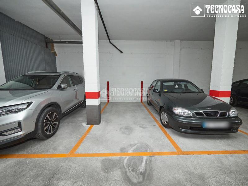 Foto ea299986-afa4-4ef3-9053-84a152c0eaec. Parking voiture dans La Cruz Granada