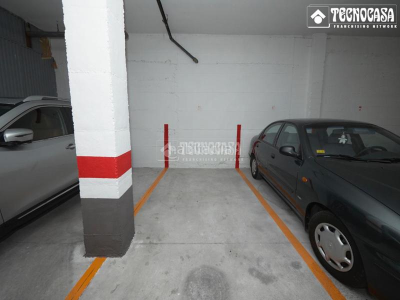 Foto f770bd07-85fd-403b-b788-8d8dcb5c306e. Parking voiture dans La Cruz Granada