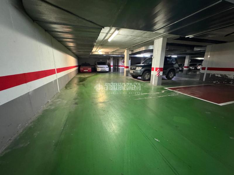 Foto 1b00f0bb-def1-45e4-b296-e1b41c3a7e0e. Car parking in Avenida Cataluña Zaragoza