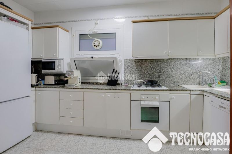 Foto 986b2f21-53fb-42dc-99d3-605b5da7e196. Piso  en venta en Barceloneta Barcelona