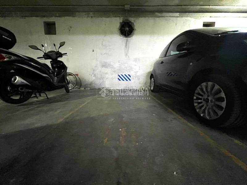 Foto bd80b79a-b5c7-468a-ae4b-cabd7e928d3d. Car parking in La Nova Esquerra de l´Eixample Barcelona