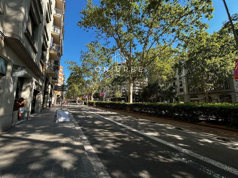 Foto 5cb7a770-5351-479e-9d42-74fef980fdfe. Local comercial a Dreta de l´Eixample Barcelona