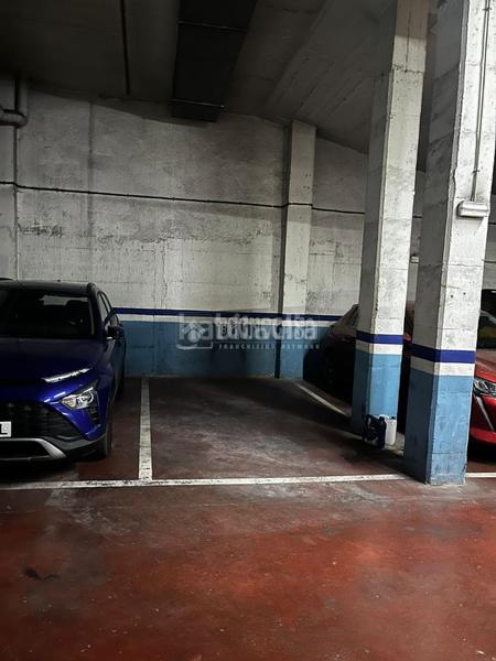 Foto 8cd809b2-36fd-4bff-a92a-cce78a319662. Parking coche boxplaza de garaje en venta en Porta Barcelona