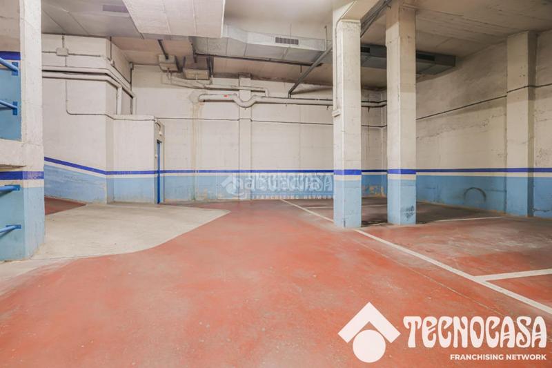 Foto b31f90a6-9dda-4cbf-aec0-cf3e6c8e3c5f. Parking coche boxplaza de garaje en venta en Porta Barcelona