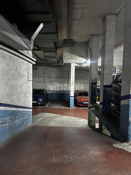 Foto ec4d4176-3cec-4818-8fdd-fb09449b6fe6. Parking coche boxplaza de garaje en venta en Porta Barcelona