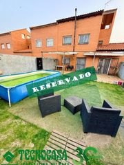 Casa aparellada a Magán. Casa en venta en magán