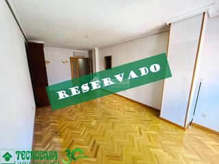 Flat in Santa Bárbara. Piso en venta en toledo