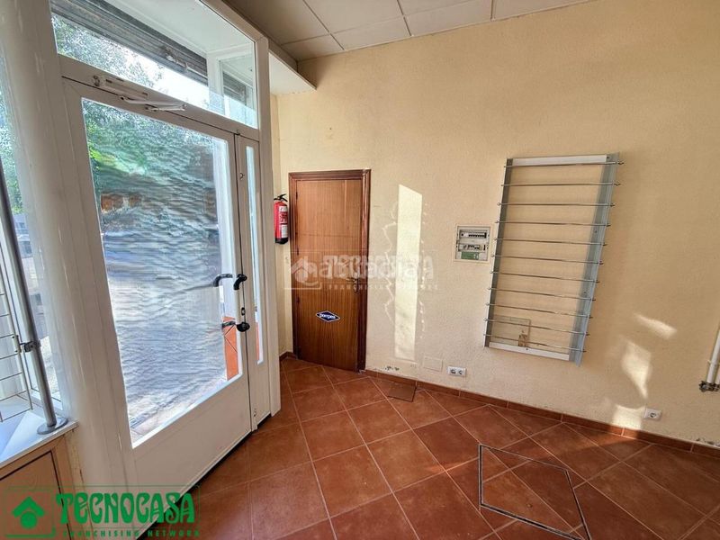 Foto 4d6e3cf6-e524-47ad-97fb-7c799323778c. Lloguer local comercial amb calefacció a Magán