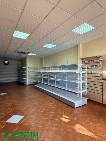 Foto 557e1e2c-7ba0-49d3-b70c-9ce38c2af54a. Lloguer local comercial amb calefacció a Magán