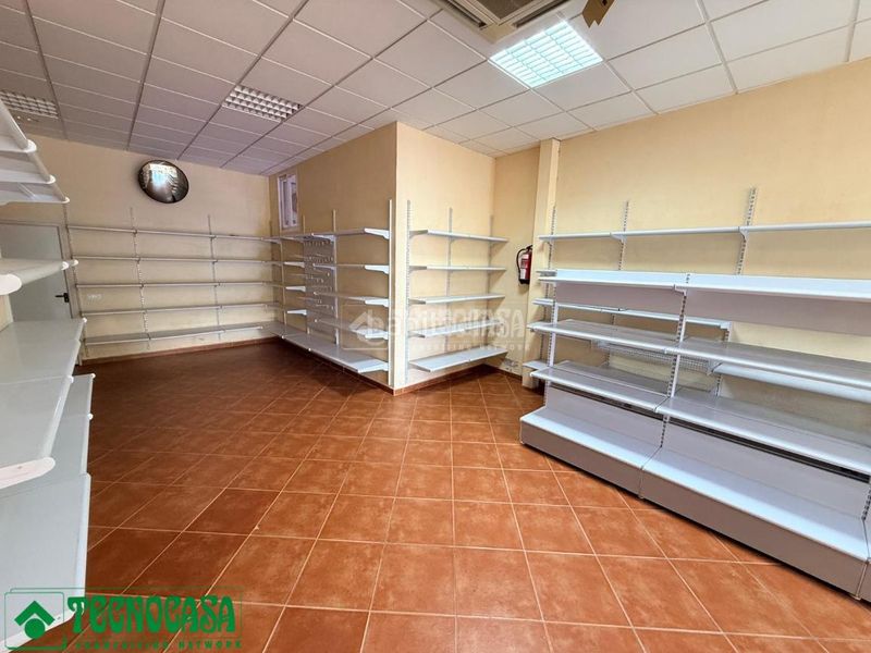 Foto 59b5982b-81cb-4d71-96d3-30eb4dfea2f5. Lloguer local comercial amb calefacció a Magán