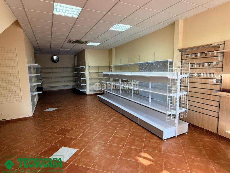 Foto 84dc854b-9ea4-4926-a96e-4bf2741b67ab. Lloguer local comercial amb calefacció a Magán